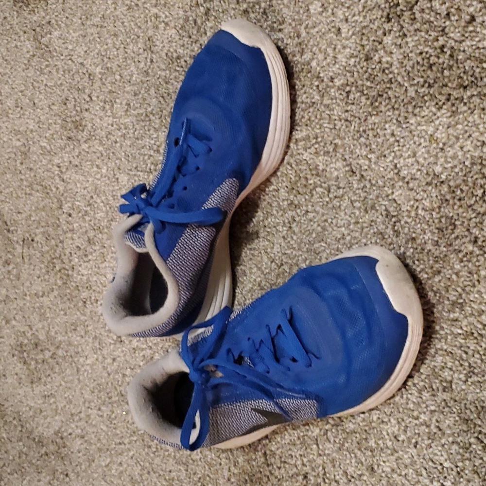 Size 5.5 running shoes